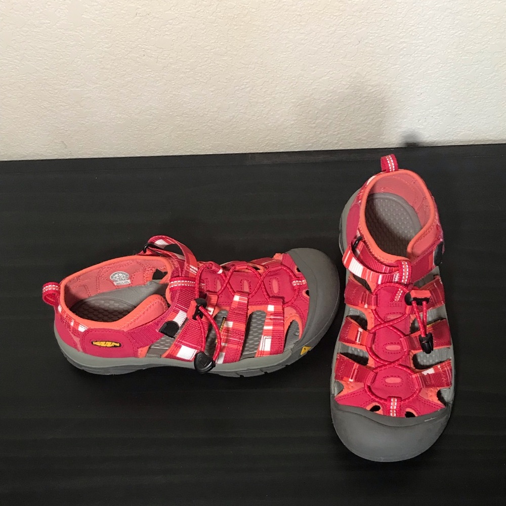 Coral orange/Pink Keen Hiking Sandals. Sz 6